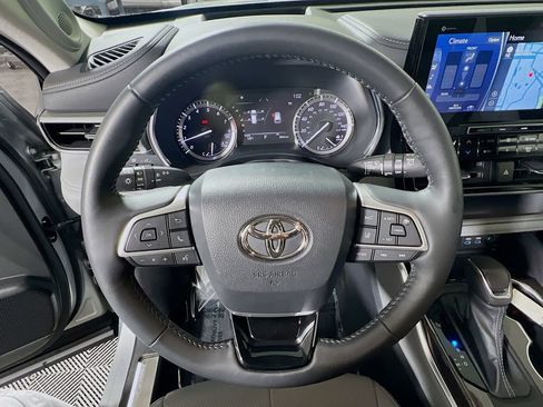 Used 2022 Toyota Highlander Platinum AWD/4WD image 11
