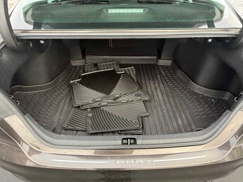 Used 2018 Toyota Camry XLE image 33