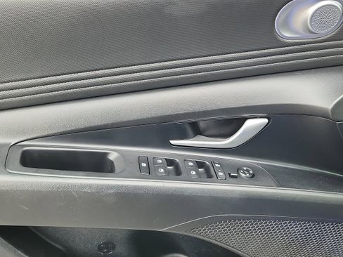 Used 2023 Hyundai Elantra SEL w/ Convenience Package image 8