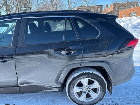 Used 2022 Toyota RAV4 XLE w/ Convenience Package image 4