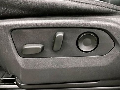 Used 2024 GMC Sierra 3500 SLT w/ SLT Premium Package image 31