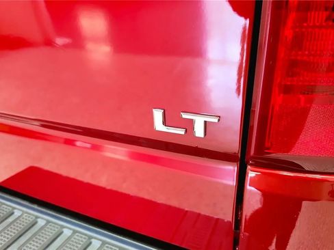 Used 2022 Chevrolet Silverado 1500 LT w/ Z71 Off-Road Package AWD/4WD image 14