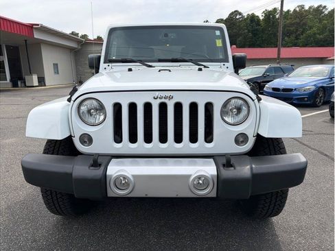 Used 2015 Jeep Wrangler Unlimited Sahara w/ Dual Top Group AWD/4WD image 2