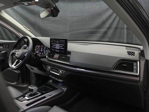 Used 2022 Audi Q5 e Premium w/ Convenience Package image 17