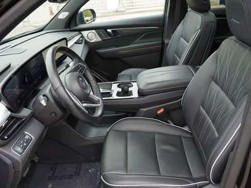 Used 2025 Buick Enclave Avenir AWD/4WD image 15