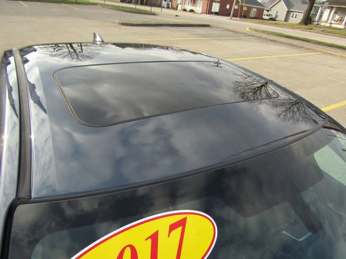 Used 2017 Honda Civic EX-L image 9