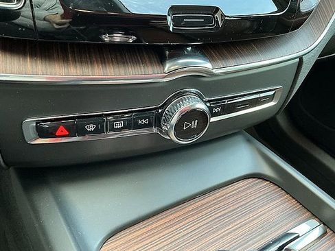 Certified 2023 Volvo XC60 B5 Ultimate w/ Climate Package image 24