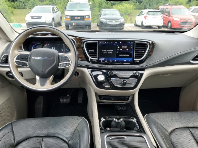 Used 2021 Chrysler Pacifica Limited w/ Uconnect Theater Family Group FWD image 37
