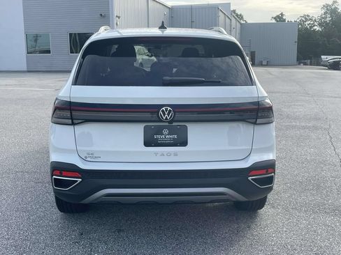 New 2026 Volkswagen Taos SE FWD image 6