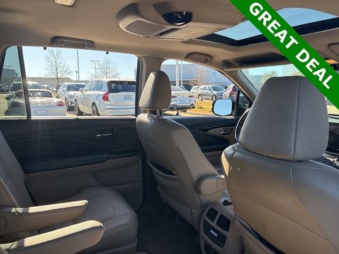 Used 2019 Honda Pilot Touring image 12