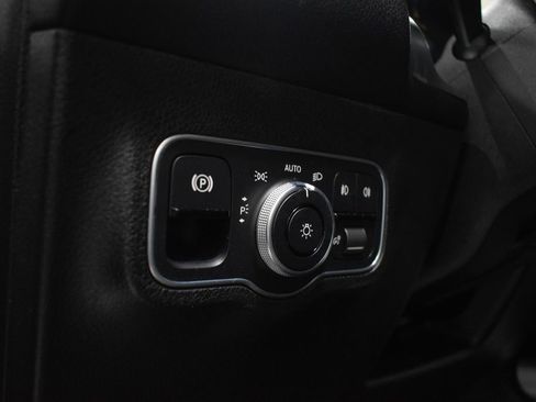 Used 2020 Mercedes-Benz GLB 250 4MATIC image 21