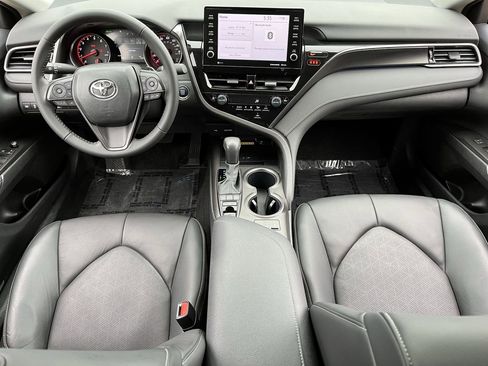Used 2023 Toyota Camry XSE FWD image 9