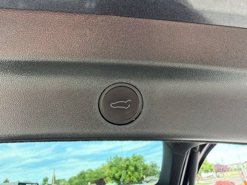 Used 2024 Tesla Model Y Long Range AWD/4WD image 9