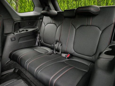 Used 2025 Honda Pilot TrailSport image 31