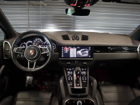 Certified 2023 Porsche Cayenne Platinum Edition AWD/4WD image 11