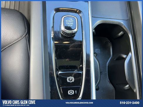 Used 2022 Volvo XC60 B5 Momentum w/ Climate Package image 32