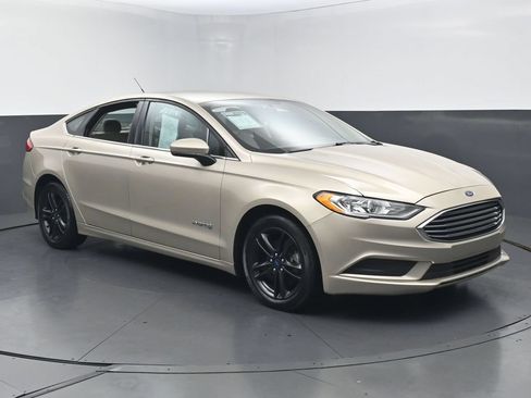 Used 2018 Ford Fusion S FWD image 3