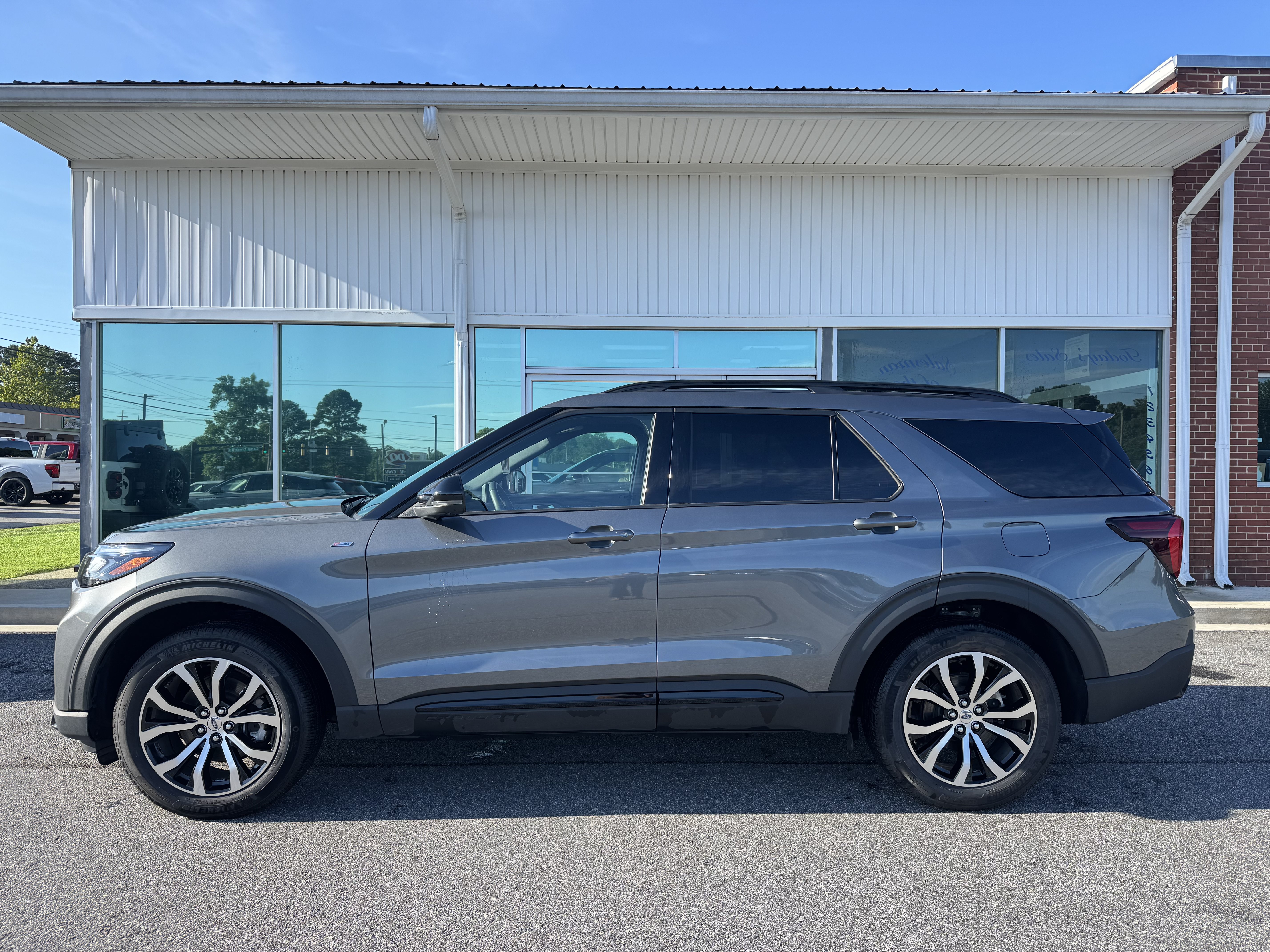 Used 2026 Ford Explorer ST-Line AWD/4WD image 1