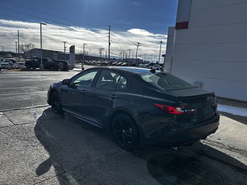 Used 2025 Toyota Camry LE image 3