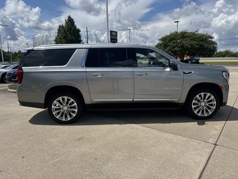 Used 2024 GMC Yukon XL Denali RWD image 4