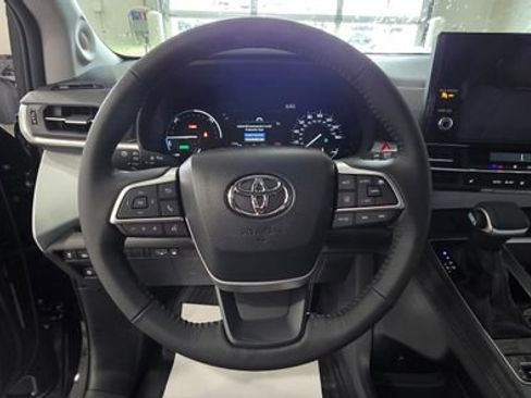 New 2026 Toyota Sienna XLE image 17
