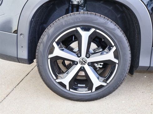 New 2026 Volkswagen Tiguan SE image 9