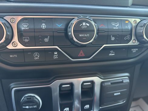 Used 2022 Jeep Wrangler Sport AWD/4WD image 26
