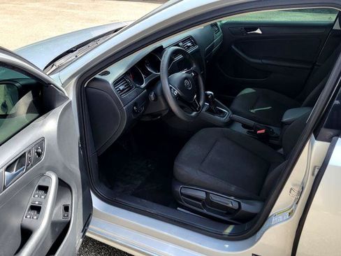 Used 2015 Volkswagen Jetta S image 9