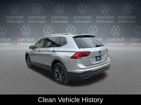 Used 2023 Volkswagen Tiguan SE w/ Panoramic Sunroof Package FWD image 4