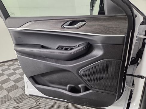 New 2026 Jeep Grand Cherokee Altitude RWD image 19