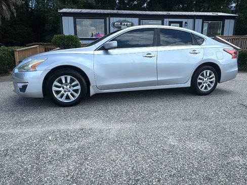 Used 2015 Nissan Altima 2.5 S w/ Power Driver Seat Package FWD image 3