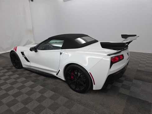 Used 2019 Chevrolet Corvette Grand Sport w/ Carbon Flash Badge Package image 8