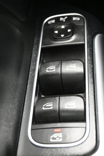 Used 2025 Mercedes-Benz GLA 250 image 24