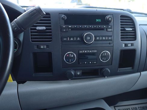 Used 2008 Chevrolet Silverado 2500 LT w/ 2LT Convenience Package image 9