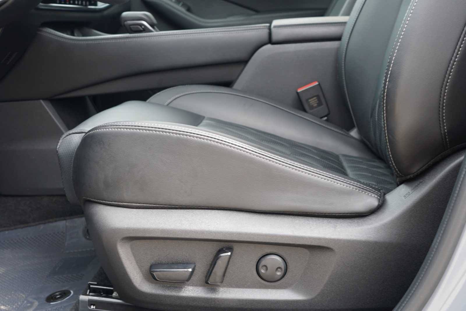 Used 2023 Nissan Rogue Platinum w/ Platinum Premium Package FWD image 16