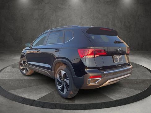 New 2024 Volkswagen Taos SE image 5