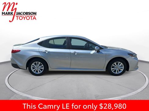 Used 2025 Toyota Camry LE w/ Convenience Package image 7