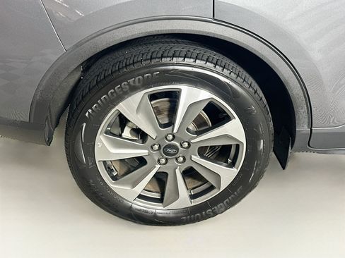 Used 2025 Ford Escape Platinum AWD/4WD image 11