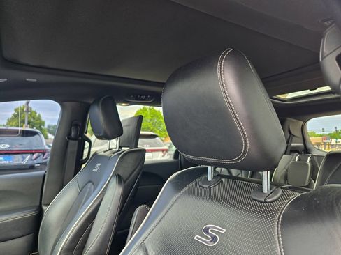 Used 2019 Chrysler Pacifica Limited w/ Advanced Safetytec Group FWD image 38