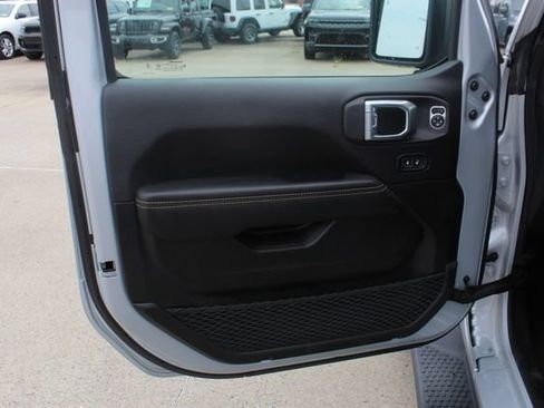 Used 2024 Jeep Wrangler Unlimited Sahara w/ Technology Group AWD/4WD image 11