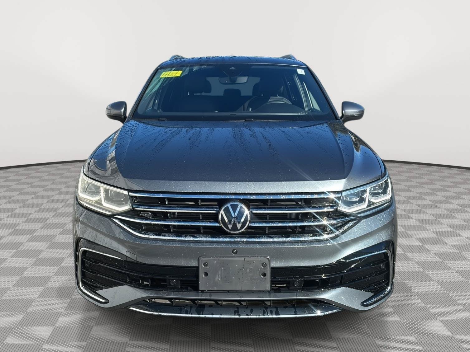 Used 2022 Volkswagen Tiguan SEL R-Line AWD/4WD image 2