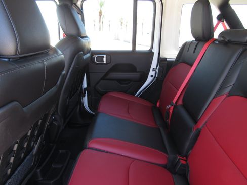 Used 2023 Jeep Wrangler Unlimited Rubicon 4xe AWD/4WD image 13