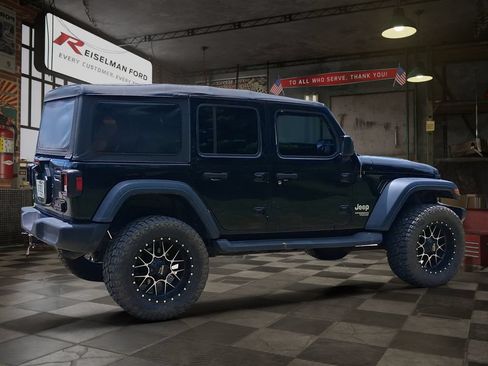 Used 2018 Jeep Wrangler Unlimited Sport S AWD/4WD image 6