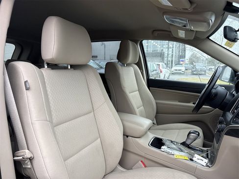 Used 2021 Jeep Grand Cherokee Laredo w/ Security & Convenience Group image 19