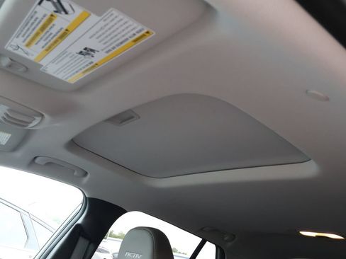 Used 2025 Chevrolet Trax ACTIV w/ Sunroof Package FWD image 11