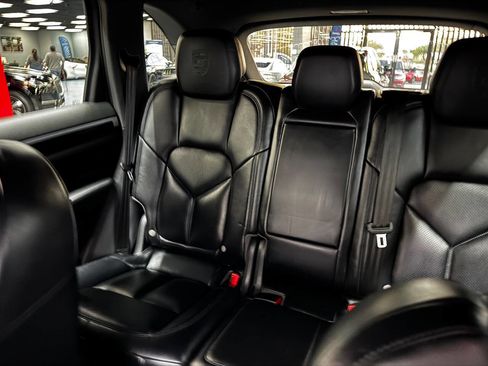 Used 2018 Porsche Cayenne image 34