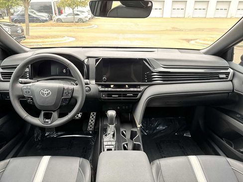 Used 2025 Toyota Camry SE w/ Convenience Package image 14