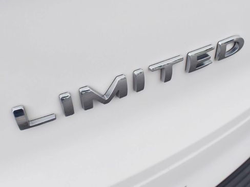 Used 2019 Ford Explorer Limited w/ Ford Safe & Smart Package AWD/4WD image 17