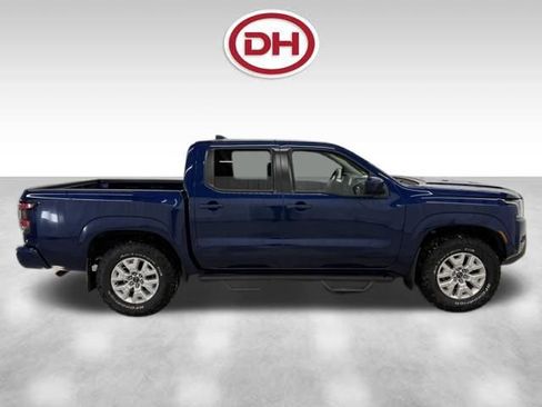 Used 2022 Nissan Frontier SV image 2