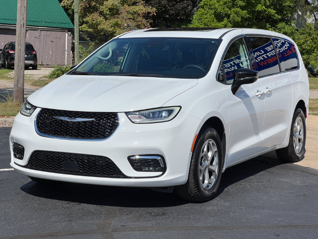 Used 2024 Chrysler Pacifica Limited w/ Uconnect Theater Family Group AWD/4WD image 51